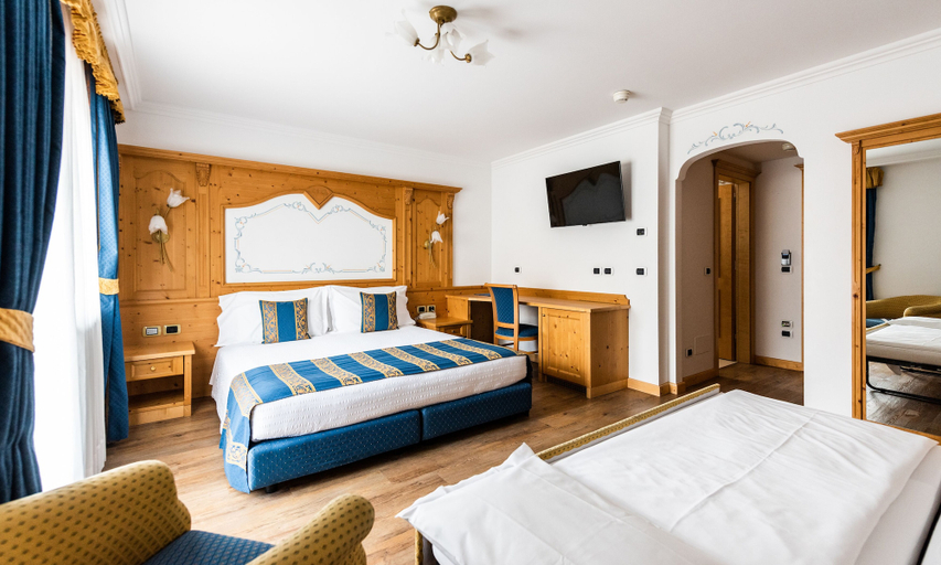 Bedroom 3, Antares, Bolzano