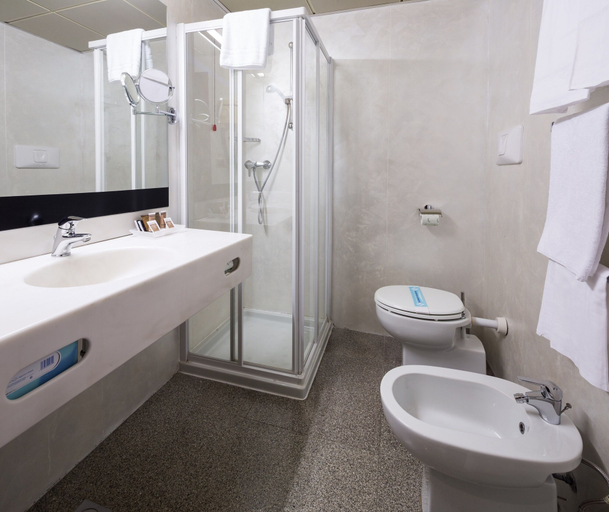 Bathroom 4, c-hotels Concorde, Milano