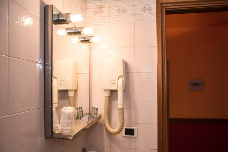 Bathroom 3, Hotel Corallo, Milano