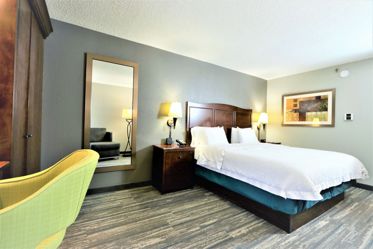 Bedroom 4, Hampton Inn Atlanta NW Cumberland, Cobb