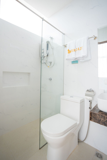 Bathroom, Sundaze Dormitel, Naga City