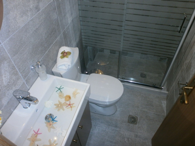 Bathroom 5, Antigoni, Crete