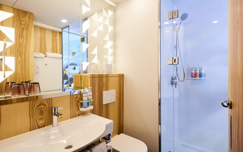 Bathroom 5, Alt Hotel Saskatoon, Division No. 11