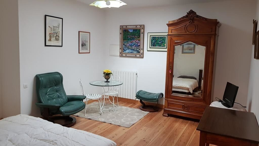 Bedroom 3, Chambres d'hotes Alain & Nicole, Charente