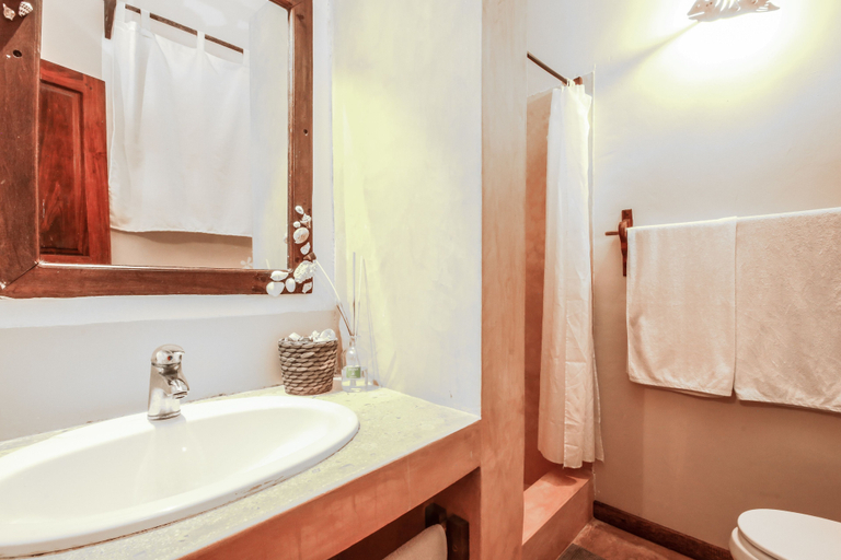 Bathroom 5, Sahari Zanzibar, Kusini