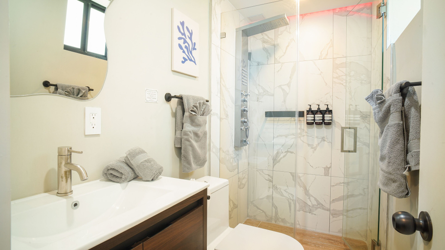 Bathroom 3, Charming Apartment Comfort Awaits, Miami-Dade