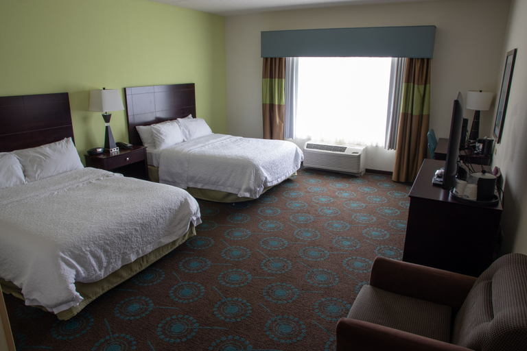 Bedroom 2, Hampton Inn Fayetteville, Lincoln