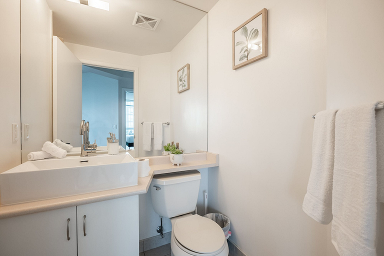 Bathroom 4, Neptune Signature Stays, Toronto