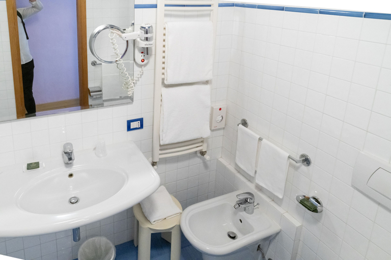 Bathroom 5, Il Guelfo Bianco, Florence