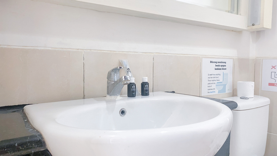 Homey and Comfort Stay 2BR Mangga Dua Apartment By Travelio, Central Jakarta