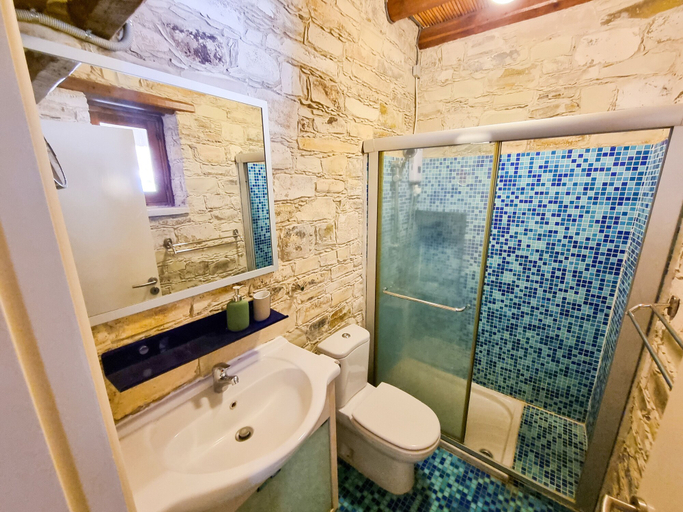 Bathroom, Skarinou's Landhouse Poolside Apartment, Larnaca