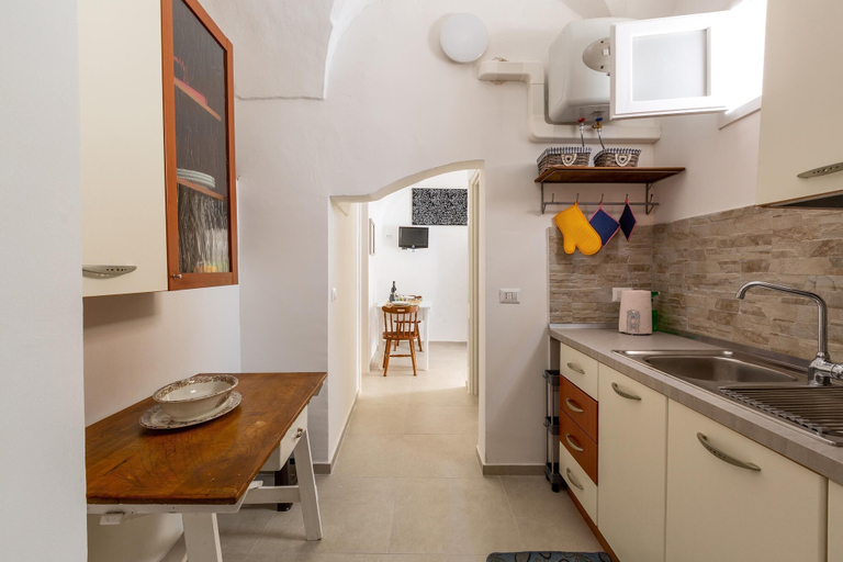 Private kitchen 4, 3482 Vico dei Mille by Barbarhouse, Lecce
