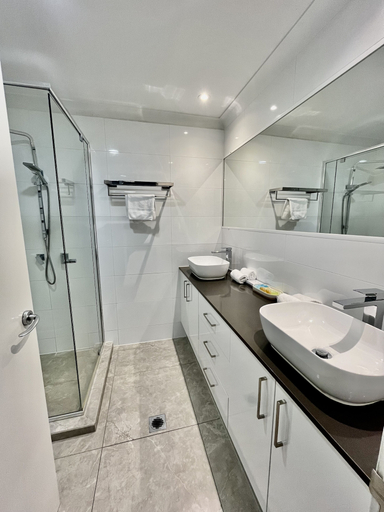 Bathroom 5, Parkview Apartments, Brisbane