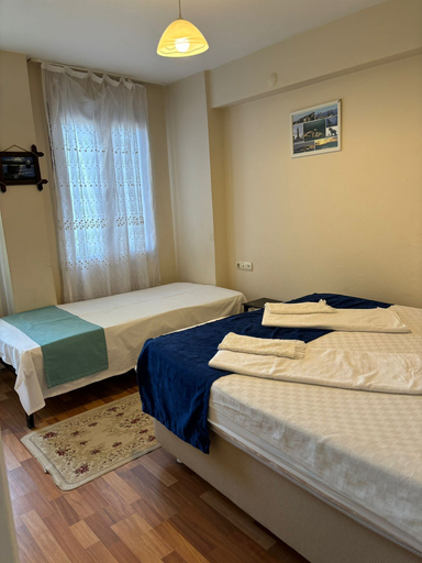 Bedroom 3, Can Can Apart, Merkez