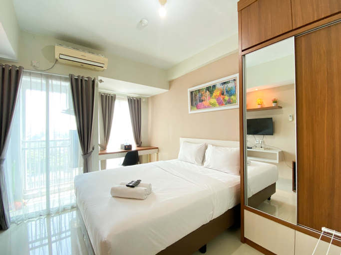 Warm and Cozy Living Studio Room Grand Dhika City Apartment By Travelio, Bekasi