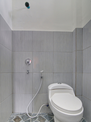 Bathroom 3, Hotel O Asri Homestay Syariah, Pekanbaru