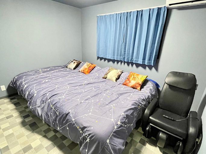 Bedroom 3, 天下茶屋徒歩圏内/花園町駅徒歩3分/難波·梅田に直通/トイレと浴室付き/まるまる貸切/ 部屋32㎡, Osaka