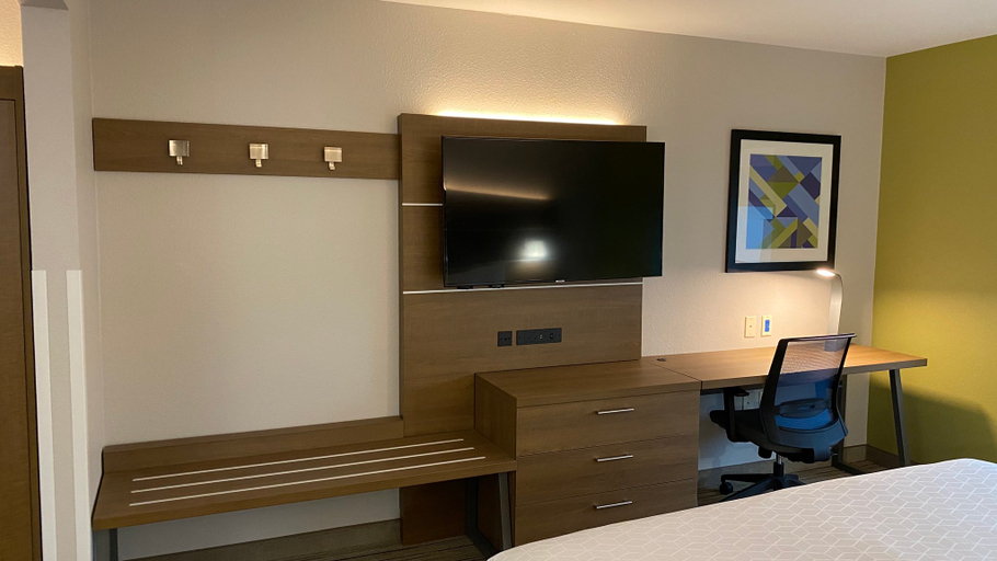Holiday Inn Express Hotel & Suites Weston Room Type - 1 King Bed Suite Comm Accessible Tub