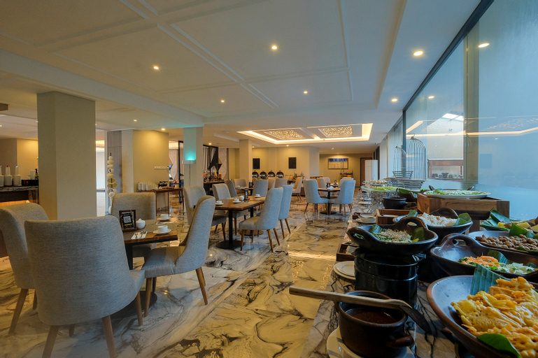 Food & Drinks 4, Front One Gosyen Hotel Salatiga, Salatiga