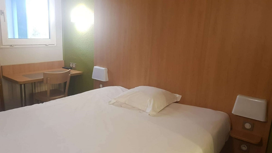 Bedroom 2, Kyriad Direct Poitiers - Gare du Futuroscope, Vienne