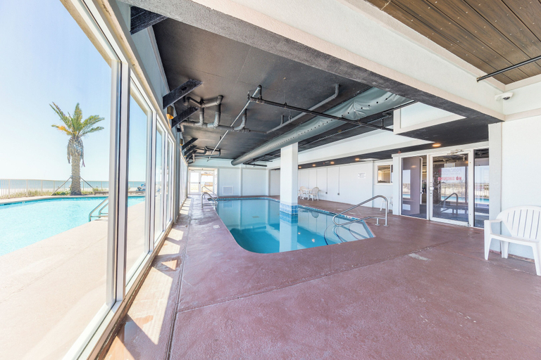 Sport & Beauty 4, Royal Palms 1303, Baldwin