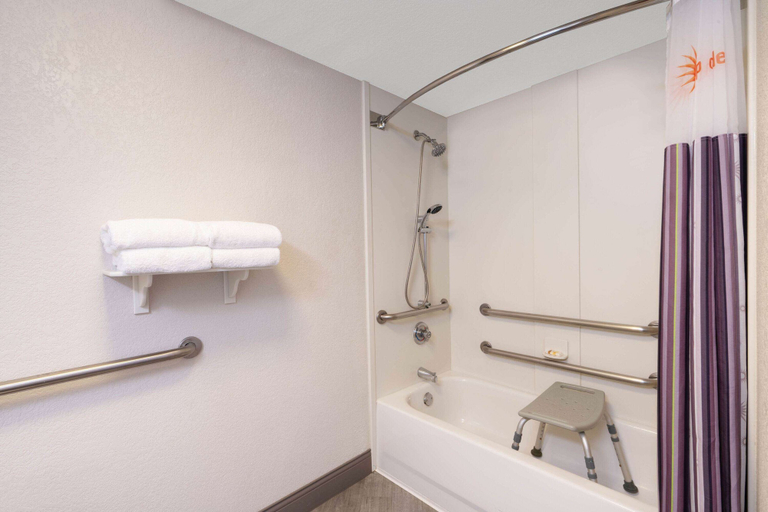 Bathroom 4, La Quinta Inn & Suites by Wyndham Pueblo, Pueblo