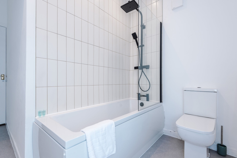 Bathroom 3, Newly Renovated home-Manchester, Salford