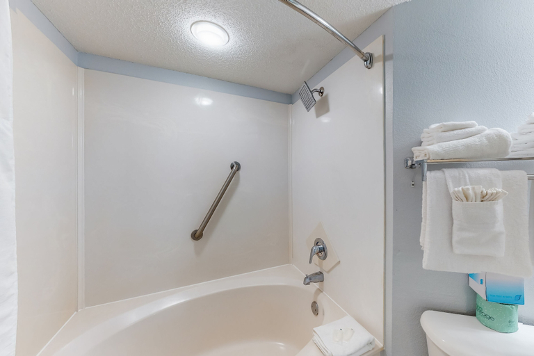 Bathroom 4, Carolinian Beach Resort by Vacasa, Horry