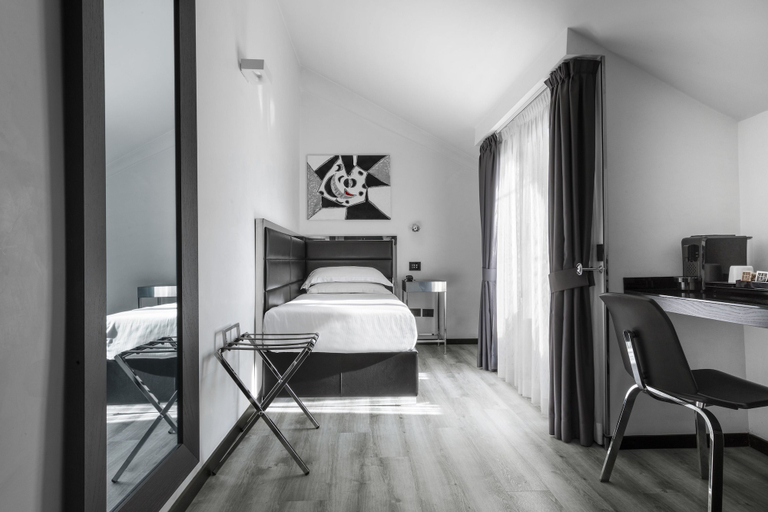 Bedroom 2, LHP Hotel Napoleon, Milano