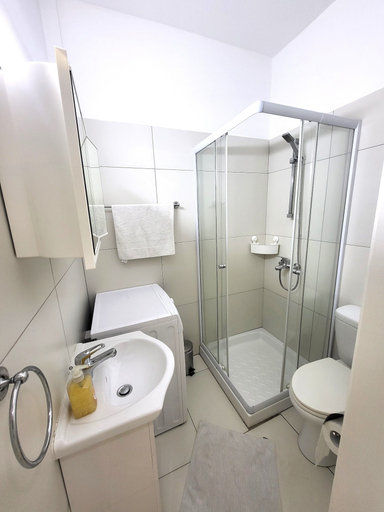 Bathroom 4, Mattis Seafront Beachhouse, Larnaca