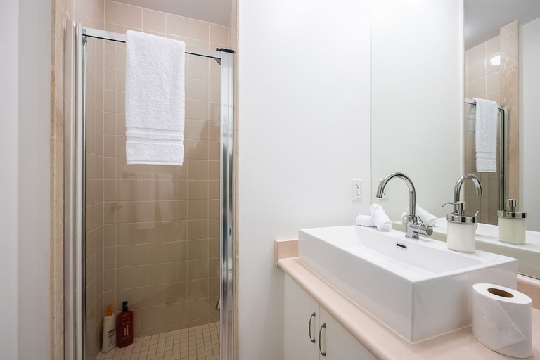 Bathroom 4, Neptune Signature Stays, Toronto