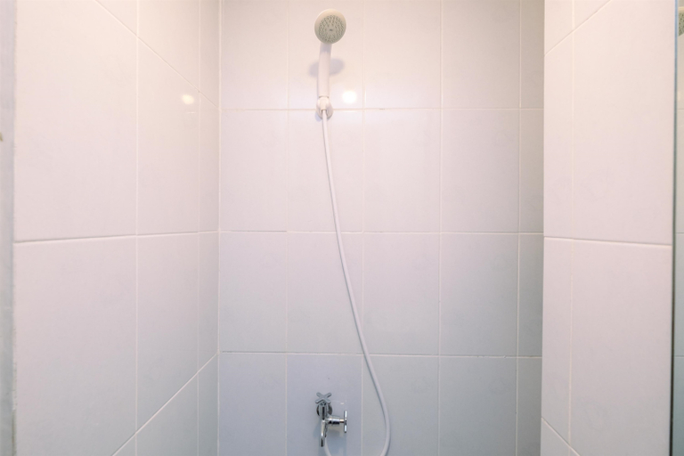 Bathroom 5, Simply and Nice Studio at Tokyo Riverside PIK 2 Apartment By Travelio, Tangerang