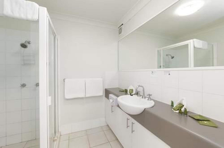 Bathroom 5, Parkview Apartments, Brisbane