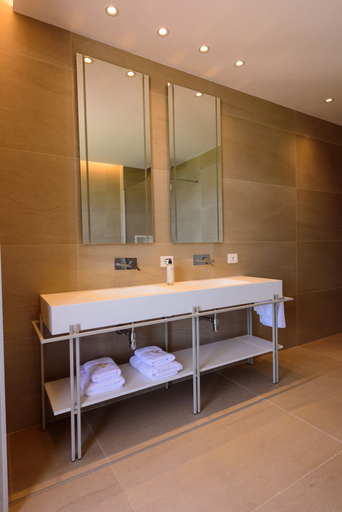 Bathroom 3, Navy Hotel, Vlorës