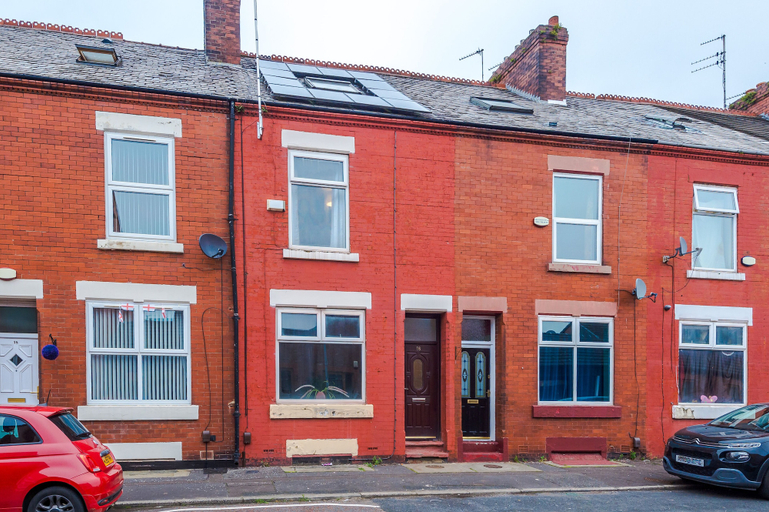 Exterior & Views, Newly Renovated home-Manchester, Salford