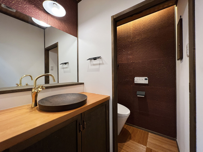 Bathroom 5, Rinn Shijo Machiya, Kyoto