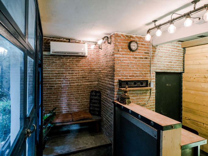 Others 4, Zeds hidden Room 203 in bangkok, Phra Nakhon