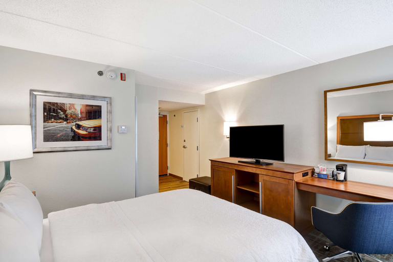 Bedroom 3, Hampton Inn Albany-Wolf Road (Airport), Albany