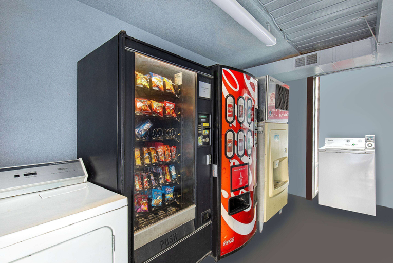 Food & Drinks 5, Super 8 by Wyndham Nashville West, Davidson