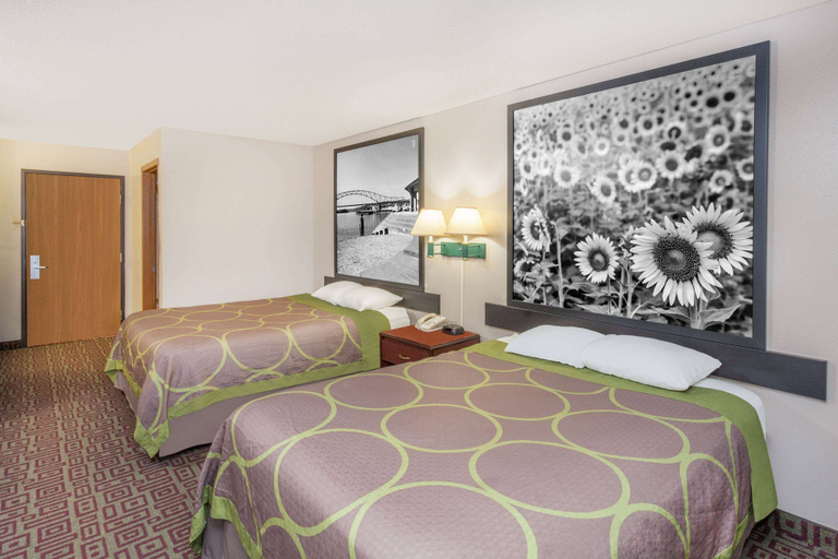 Bedroom 3, Super 8 by Wyndham Muscatine, Muscatine