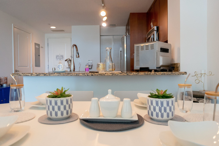 Food & Drinks 5, 314s Nautical Beach Suite - 2 Beds!, Pools, Jacuzzi, Beach, Shops & Dog Friendly, Palm Beach