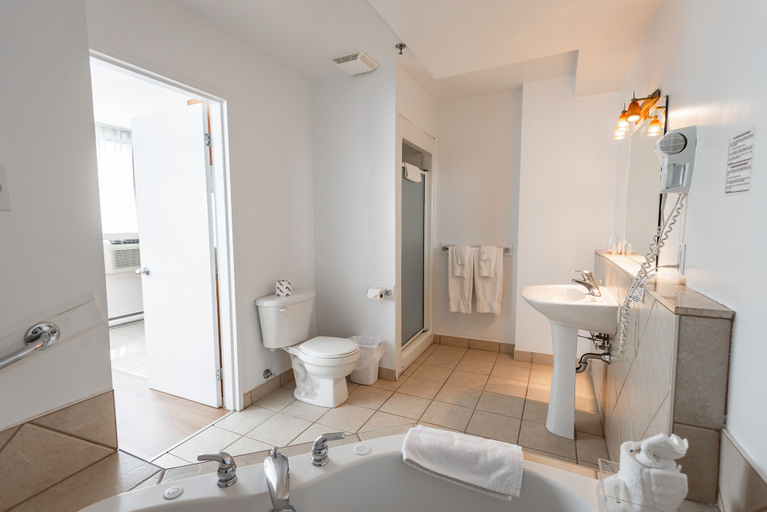 Bathroom 5, Hotel Les Suites Labelle, Montréal
