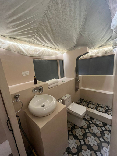 Bathroom 3, Darbar - A Heritage Farmstay, Tehri Garhwal