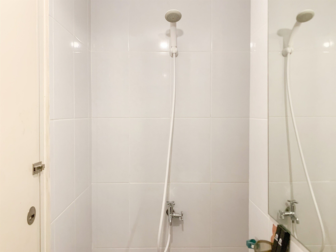 Bathroom 5, Best And Comfort Studio Tokyo Riverside Pik 2 Apartment, Tangerang