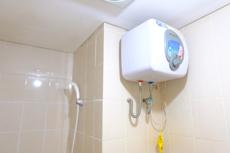 Bathroom 2, Homey and Modern Designed 2BR Apartment Parahyangan Residence By Travelio, Bandung