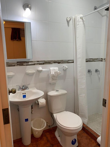 Bathroom, Luna de Plata, Quetzaltenango