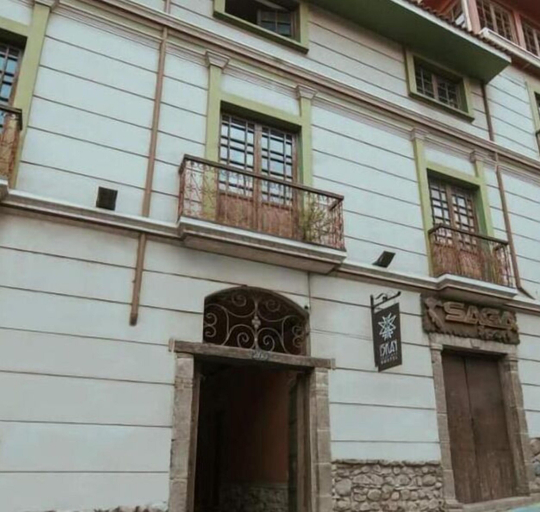 Exterior & Views