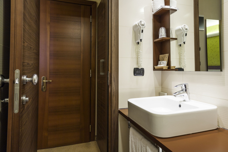 Bathroom 4, Hotel Des Etrangers, Milano