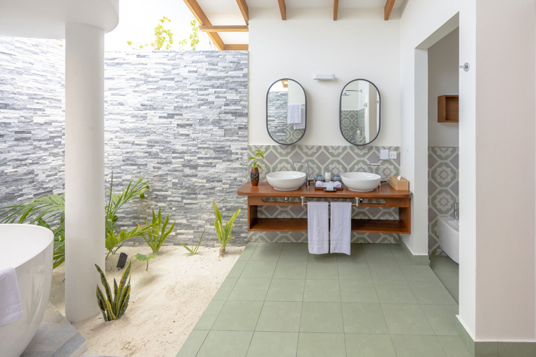 Bathroom 5, Joy Island, Kaafu Atoll