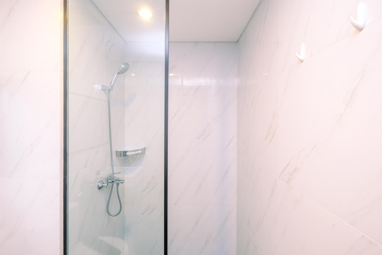 Bathroom 3, Best Homey And Nice 1Br At Ciputra World 2 Apartment, Jakarta Selatan